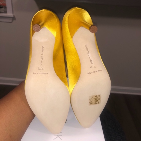 Manolo Blahnik 90mm Hangisi Pumps in yellow - Picture 4 of 16